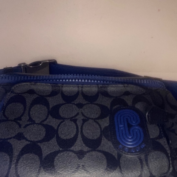 Coach unisex large pouch shoulder or hip pack - NEW INSIDE AND OUT - Picture 2 of 4